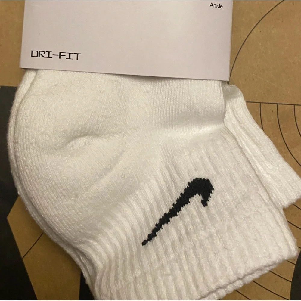 Nike dri-fit everyday plus cushioned socks